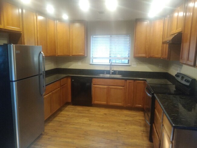 Building Photo - 2 Bedroom Single Family Home in Loomis-Bri...