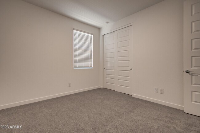 Building Photo - 1087 E Chapman Dr