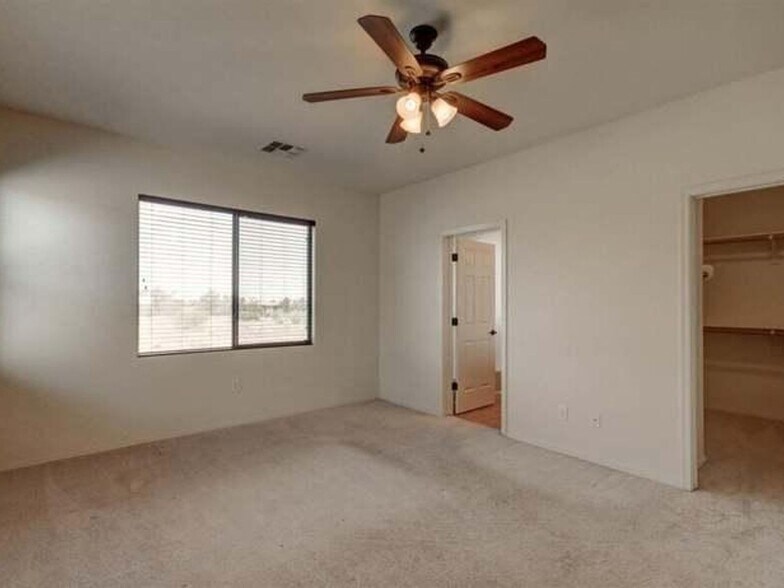 Building Photo - 7716 S 37th Way