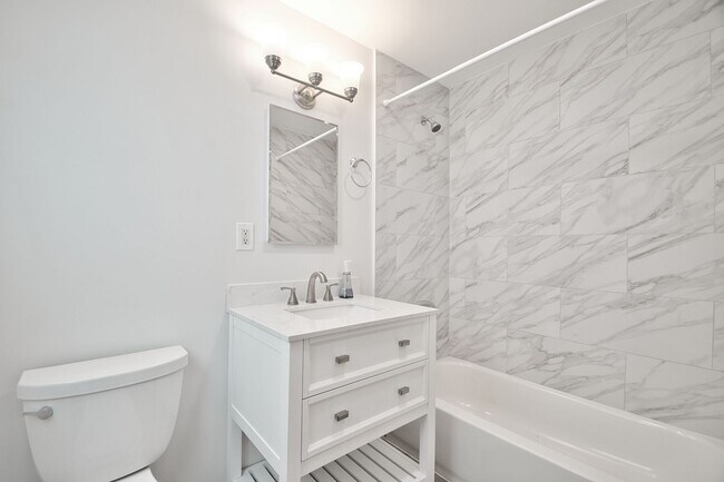 Building Photo - r221 39th