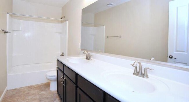 Building Photo - Amazing 2-Story Home