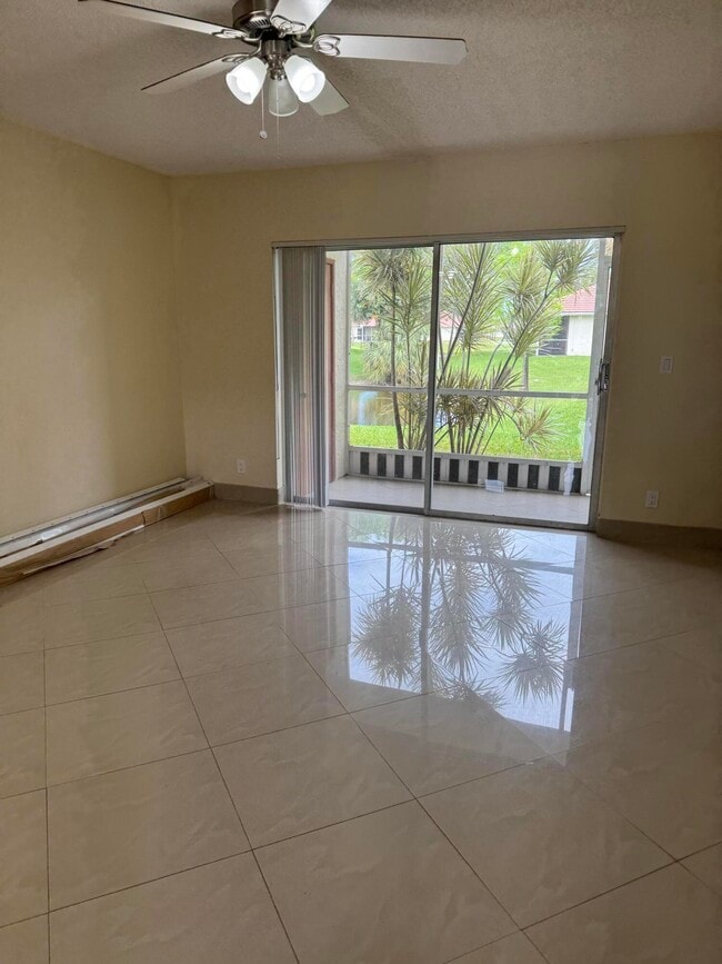 Building Photo - 9921 Three Lakes Cir