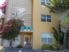Building Photo - 815 Middle River Dr