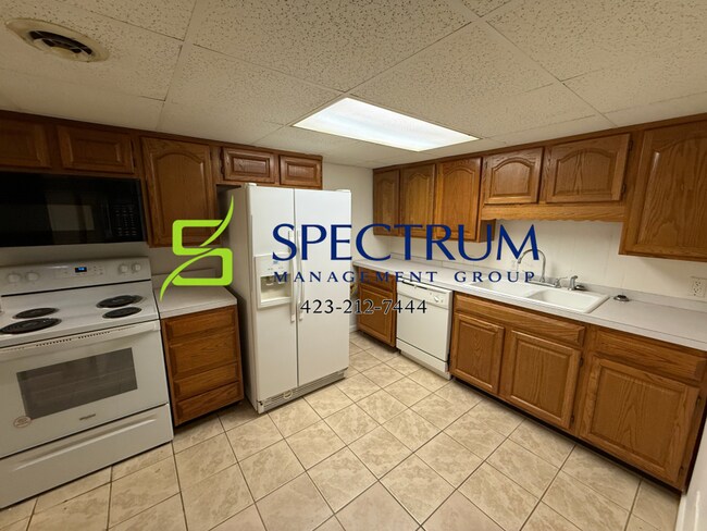 Building Photo - 1148 Lake Dr