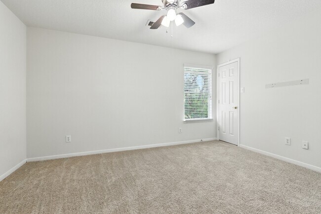 Building Photo - 18607 Camellia Dale tr