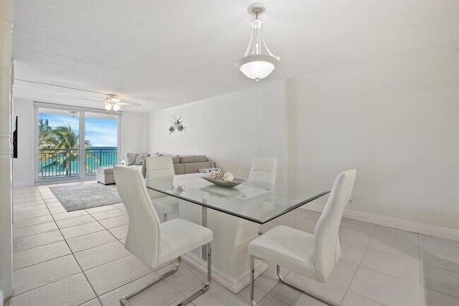 Building Photo - 1051 Hillsboro Mile
