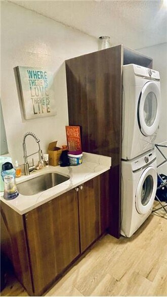 Building Photo - 4000 NW 3rd Ave