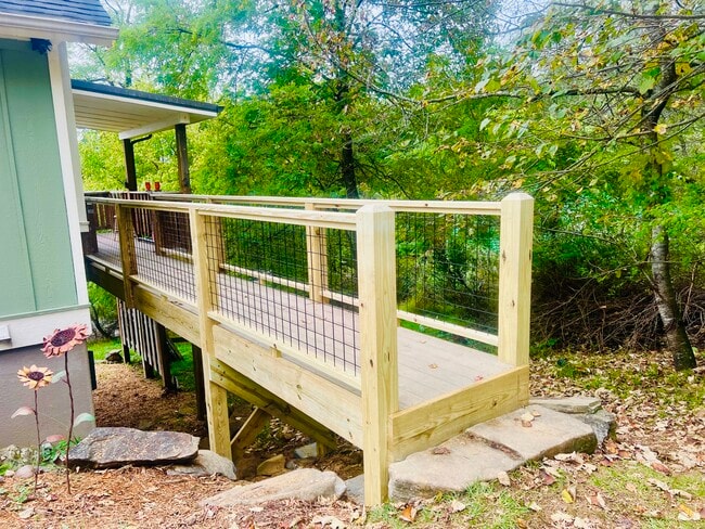 Building Photo - 567 W King St