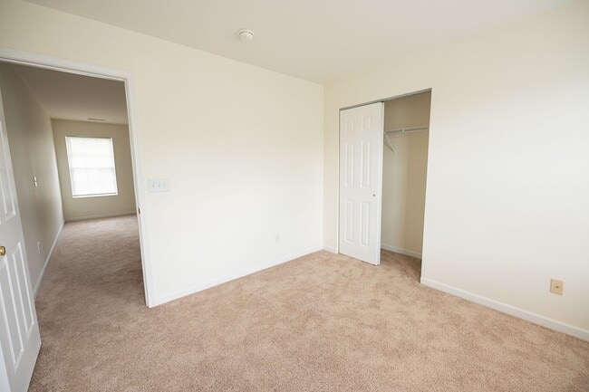 Building Photo - Spacious beautiful 4 bedroom 2.5 bath home  In Greensboro with an office/upstairs loft/ sunroom/ ...