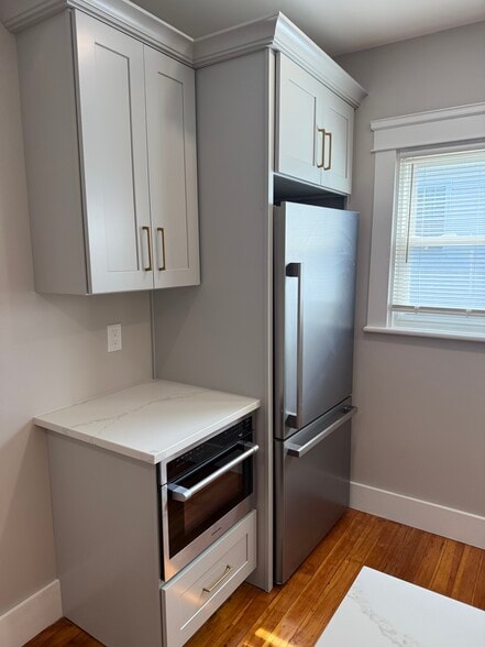 Building Photo - 64 Rochambeau Ave