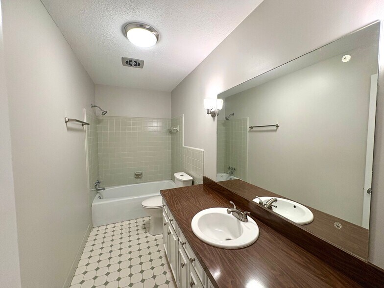 Building Photo - 60 Franwood Dr