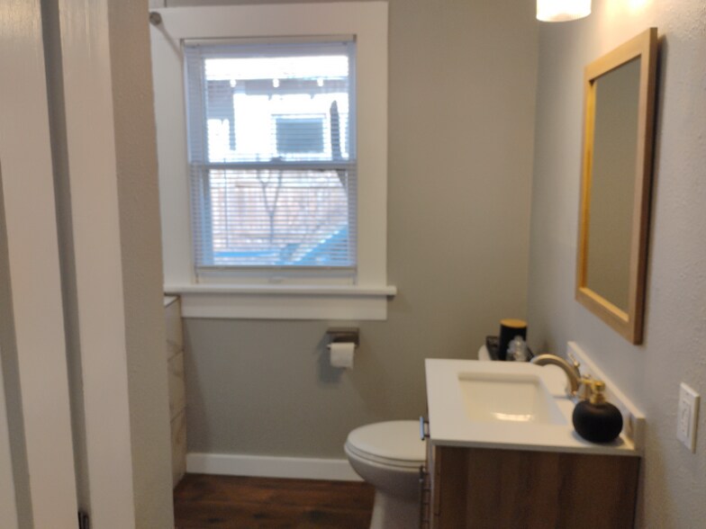 Building Photo - 1120 Rigsby Ave