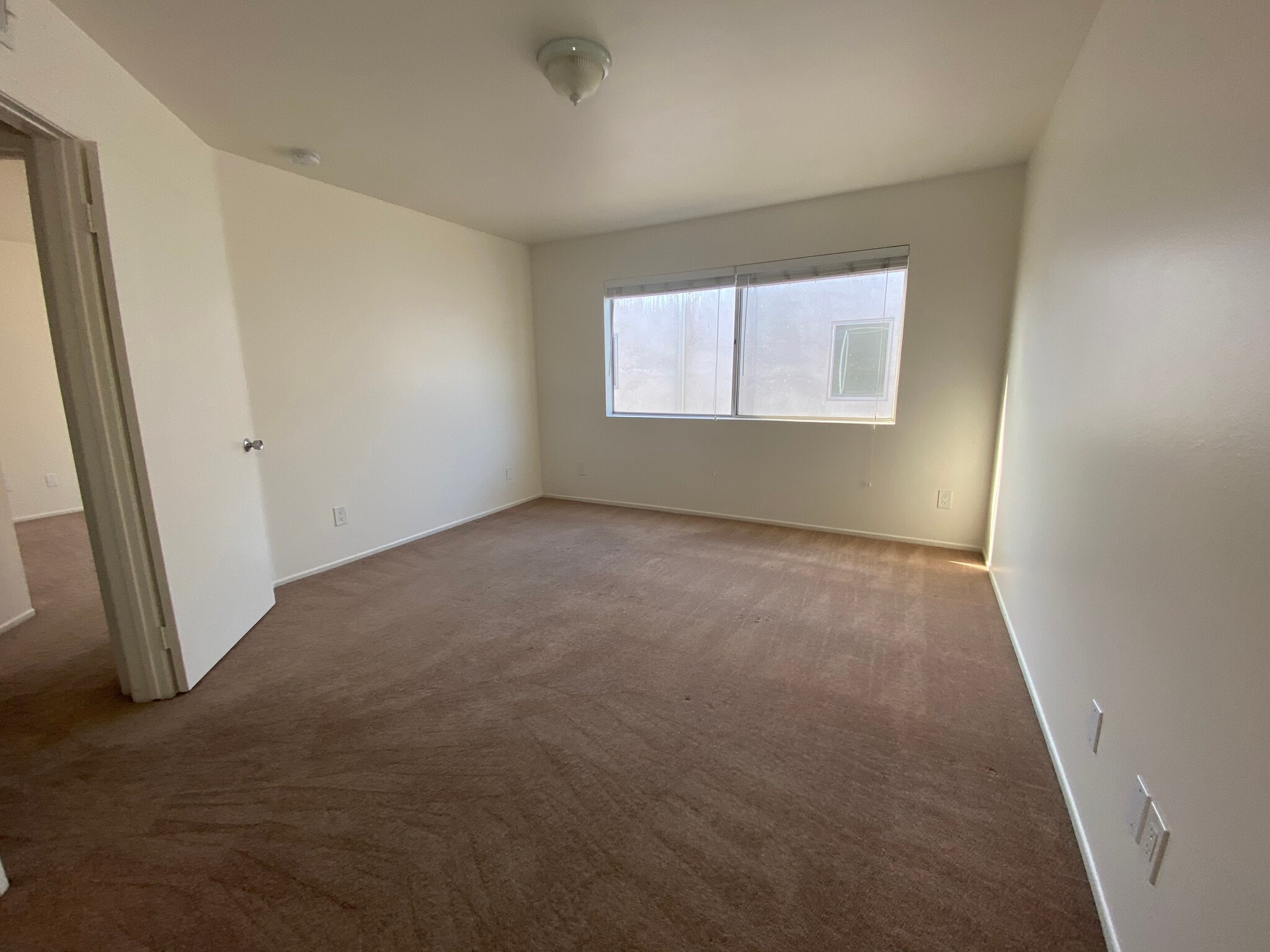 Building Photo - 6139 Fountain Ave