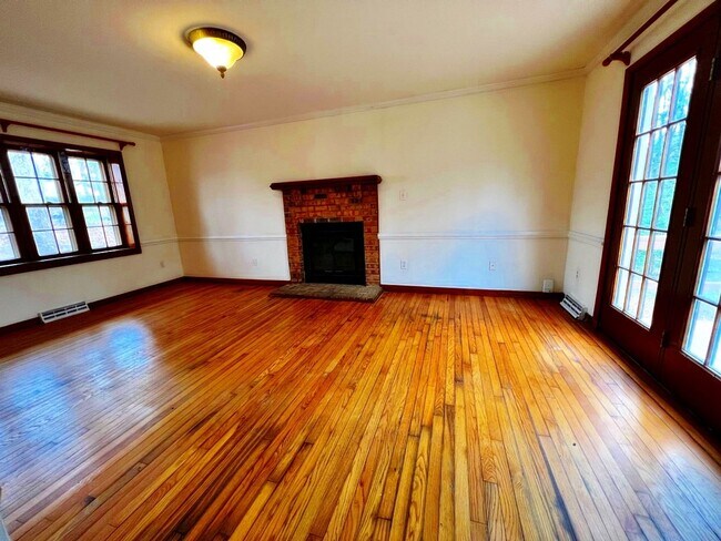 Building Photo - Colonial on Large Wooded Lot