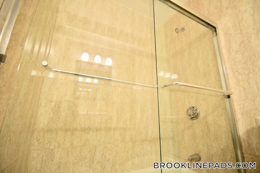 Building Photo - 73 Thatcher St