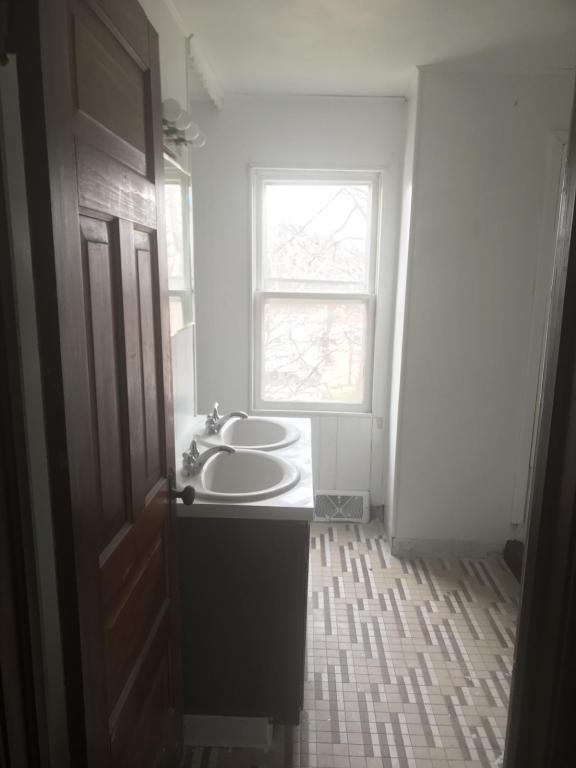 Building Photo - 614 1/2 W Stephenson St-614.5 W Stephenson