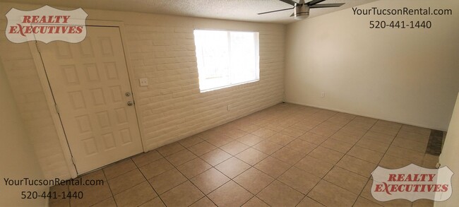 Building Photo - Country Club & Fort Lowell area - 2 Beds 1...