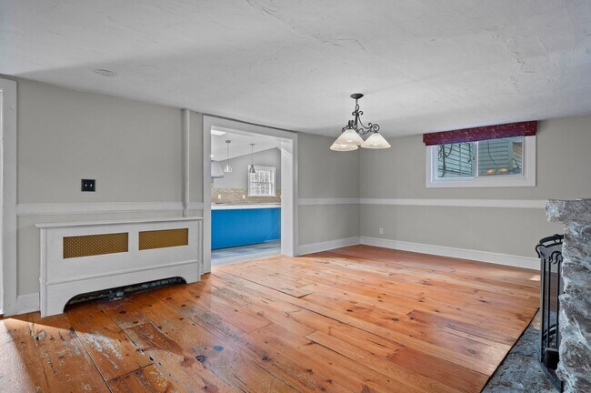 Building Photo - Beautiful 4 Bedroom 3.5 Bathroom Home On Quiet Tree-Lined Street In Millwood.