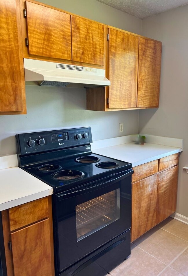 Building Photo - 410 Admiral's Walk Dr