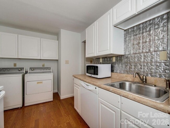 Building Photo - 5113 Valley Stream Rd