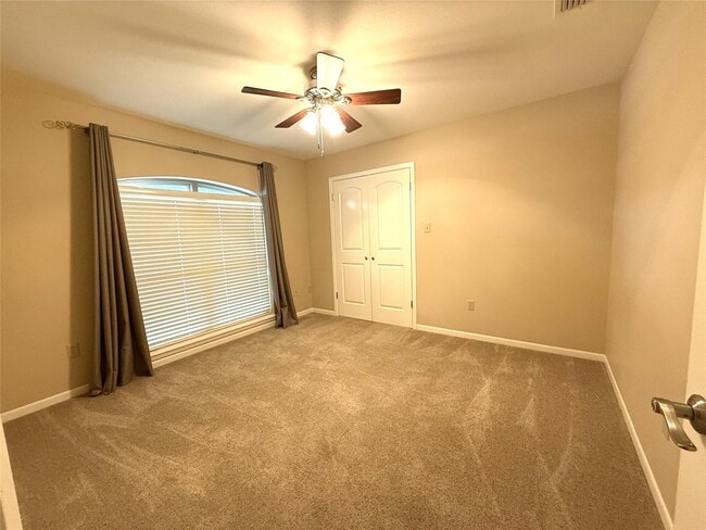 Building Photo - 4850 Jennifer Ln