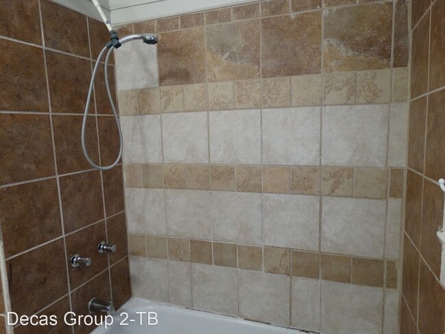 Building Photo - 3 br, 1.5 bath House - 650 Maple St