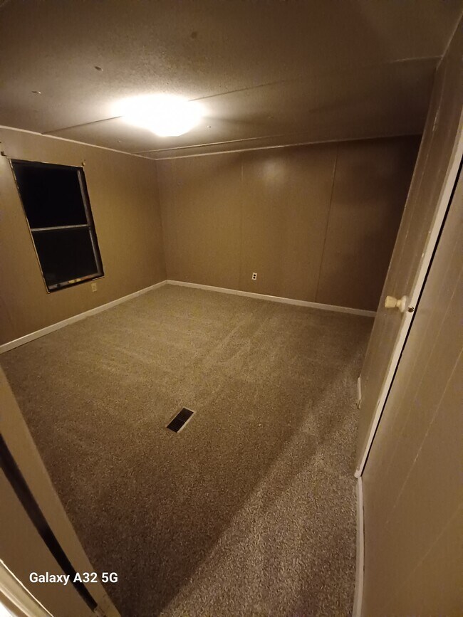 Building Photo - Small Rd Park