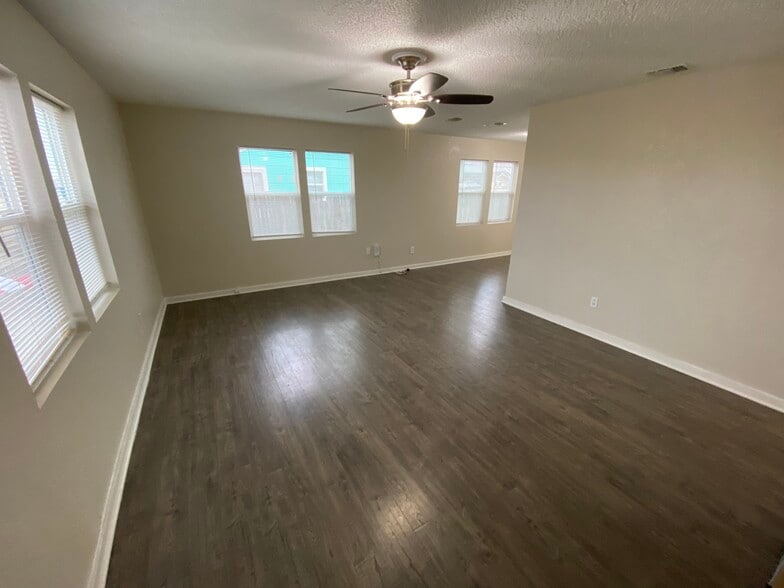 Building Photo - 2502 Iola Ave