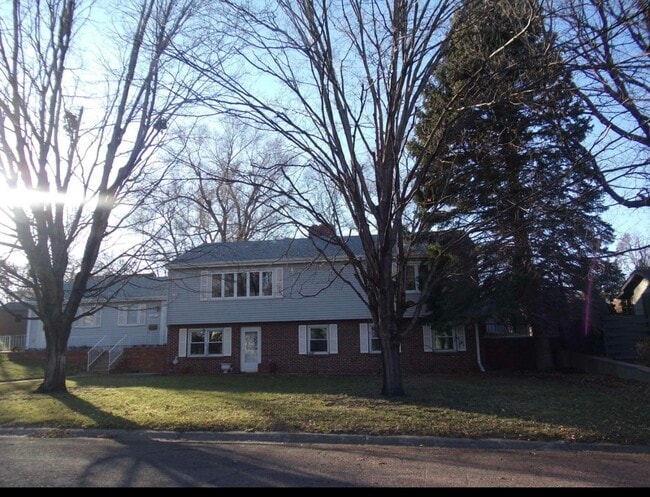 Primary Photo - 417 S Iowa St