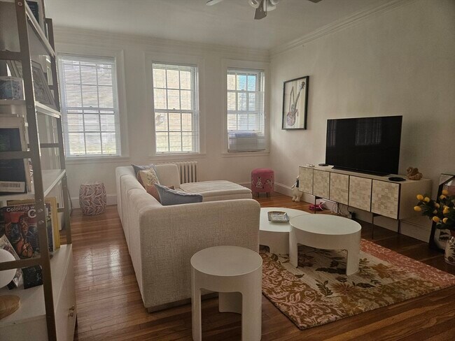 Building Photo - 77 Martin St