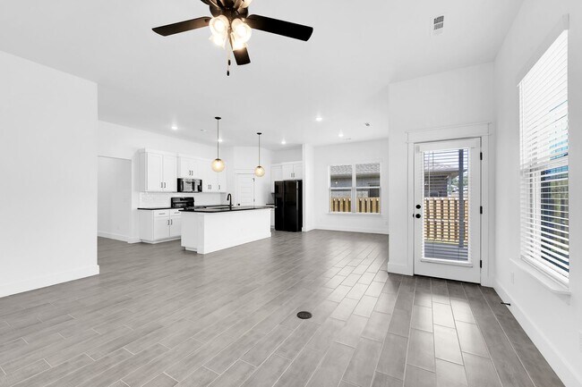 Building Photo - Brand New Home Waiting For you!