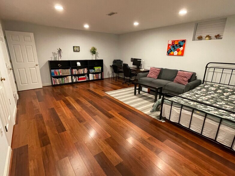 Building Photo - 12134 Salemtown Dr