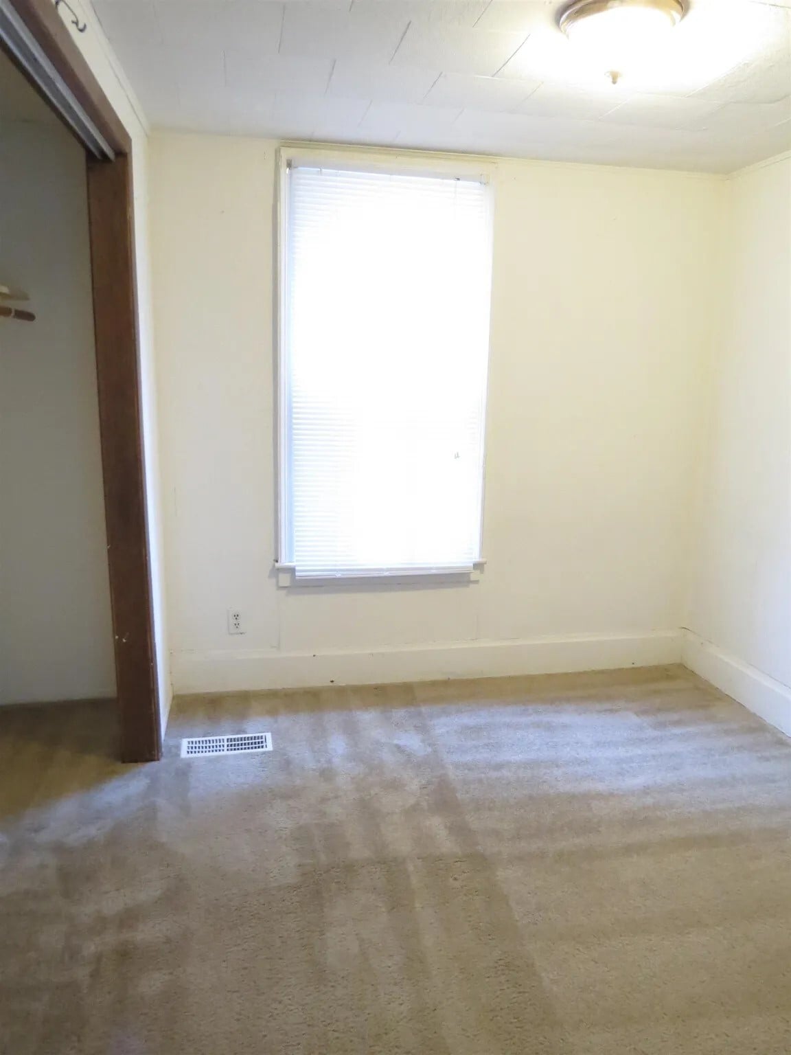 Building Photo - 607 E Dayton St