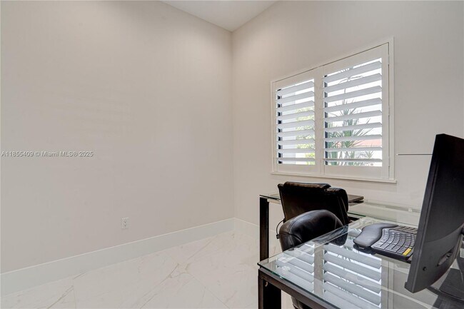 Building Photo - 2521 SW 105th Ave