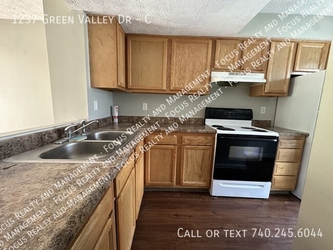 Building Photo - 1237 Green Valley Dr