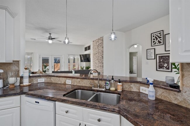 Building Photo - 1421 Redden Cove