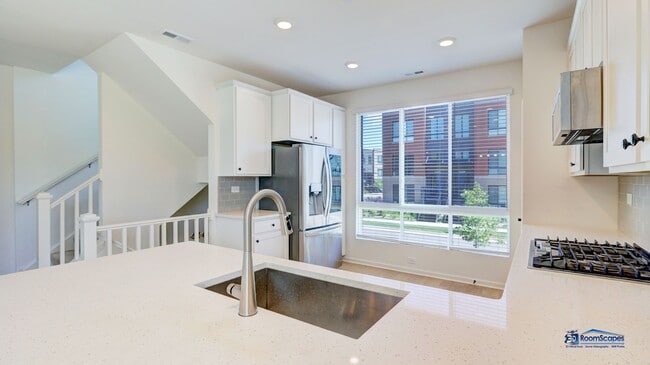 Building Photo - 2326 Venture Dr