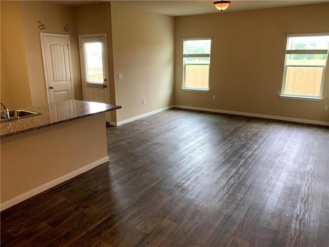 Building Photo - 160 Cherry Blossom Dr