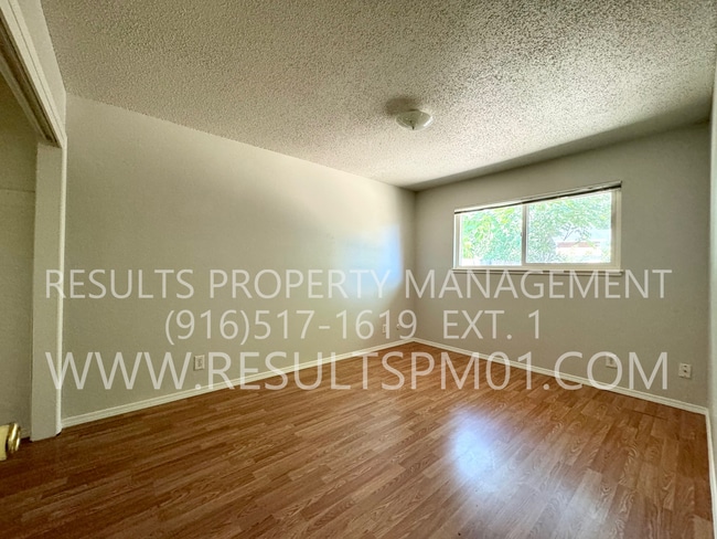 Building Photo - Spacious and Updated 3-Bedroom Duplex in F...