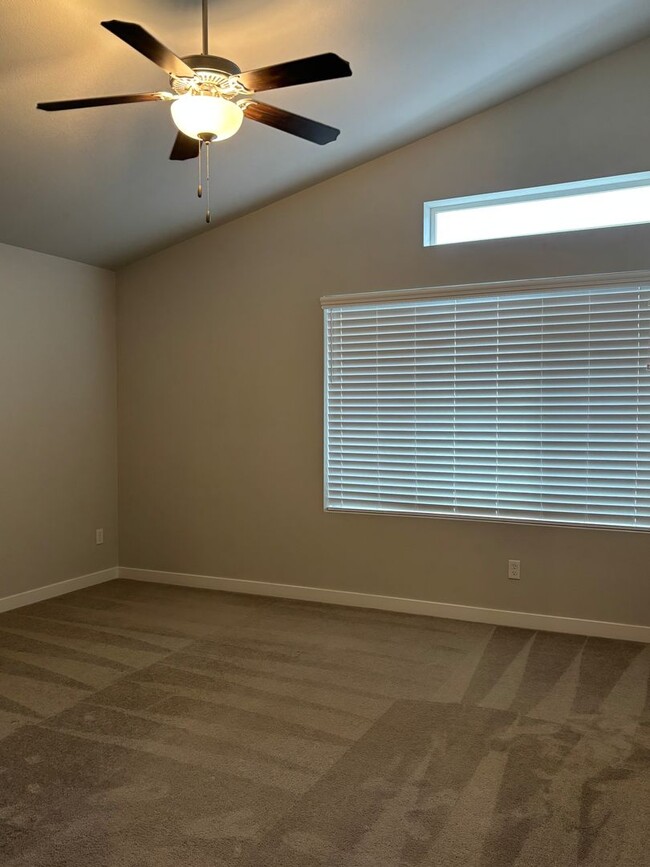 Building Photo - $500.00  OFF  FIRST  FULL  MONTH'S  RENT  ...