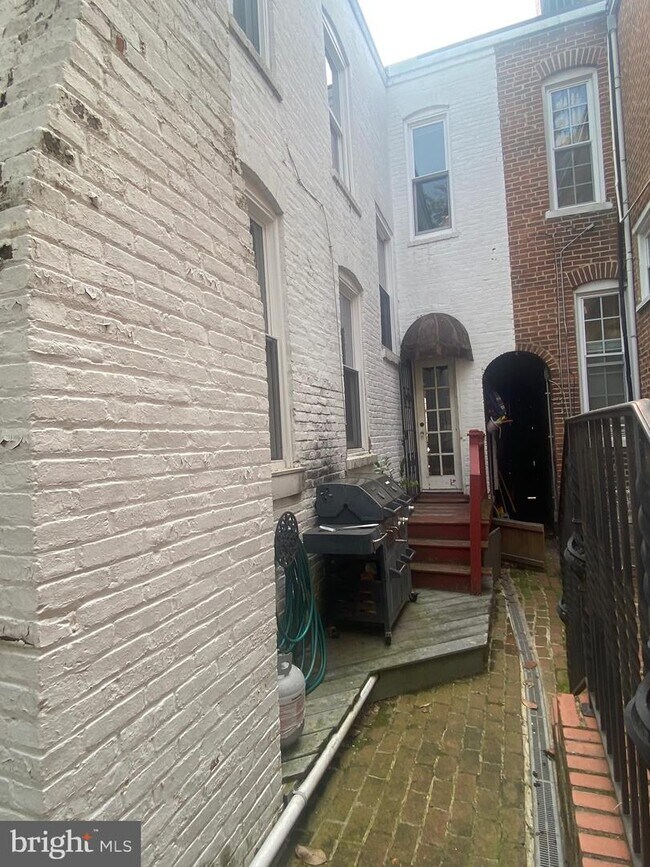 Building Photo - 114 S Pitt St