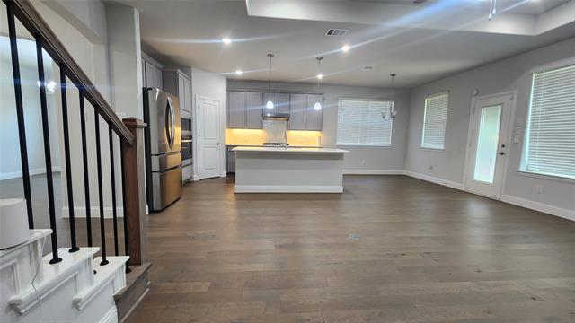 Building Photo - 2317 Miramar Dr
