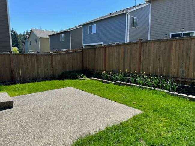 Building Photo - Desirable Woodbury Estates