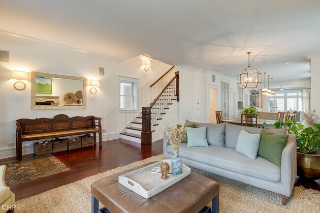 Building Photo - 2663 N Marshfield Ave