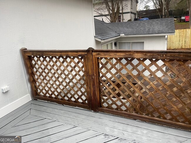 Building Photo - 1530 Pin Oak Ln SE