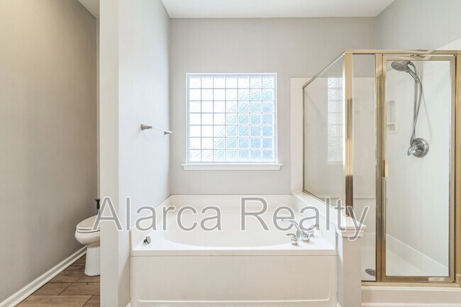 Building Photo - 6102 Greengate Ln