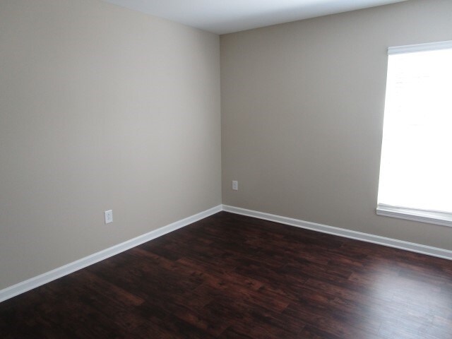 Building Photo - 804 Commerce Trl