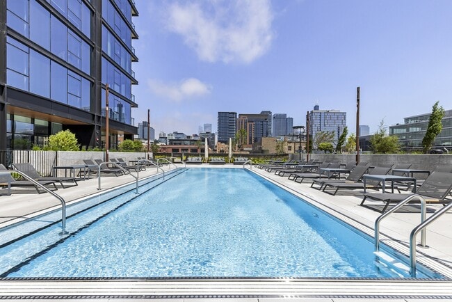 Primary Photo - The Elizabeth Chicago