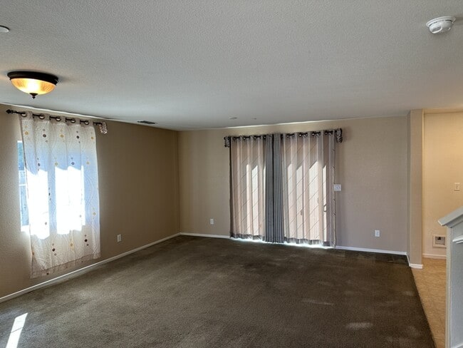 Building Photo - Stockton 4 Bedroom 2.5 Bathroom Home.