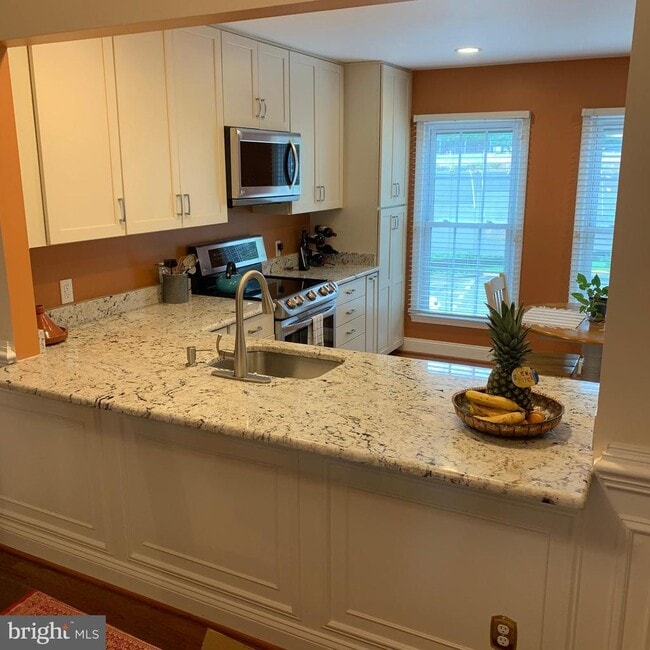 Building Photo - 9630 Sutton Green Ct